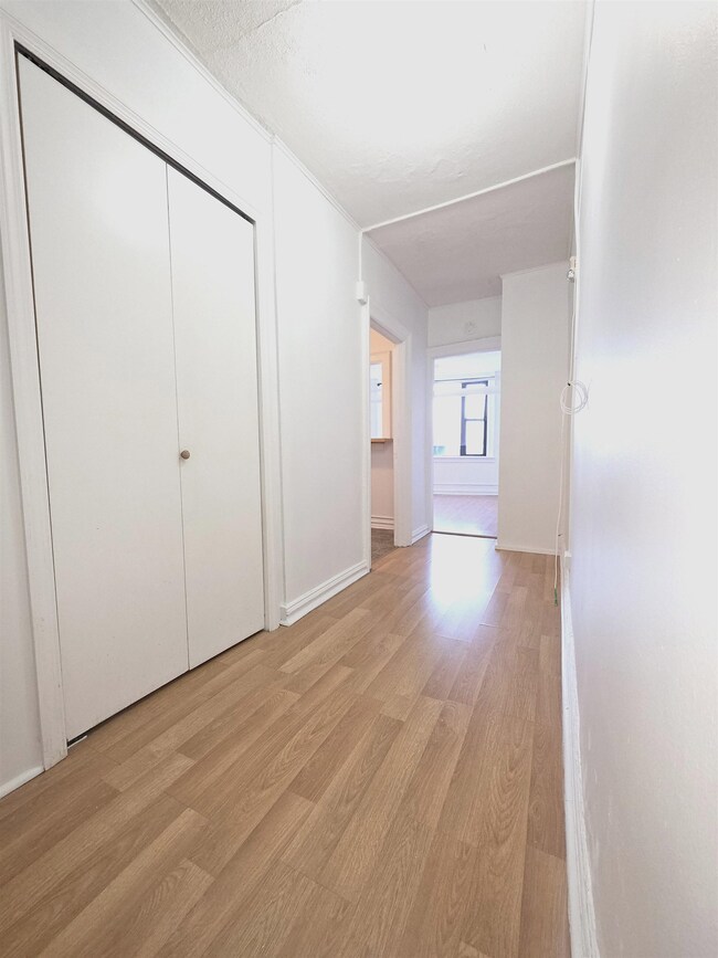 1055 Jfk Blvd E unit G2, Weehawken, NJ 07086 - photo 2