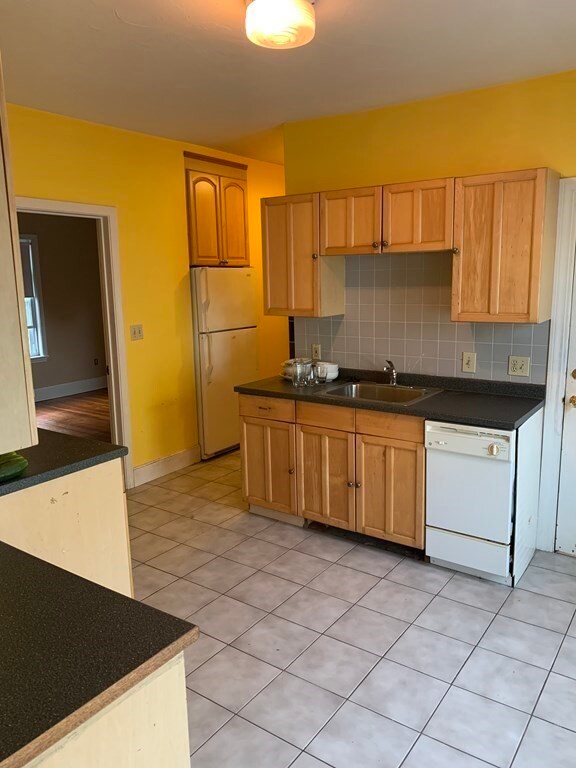 48 Cypress St unit 1, Watertown, MA 02472 - photo 2