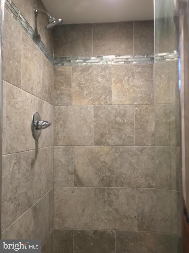 8103 Clyde Bank Rd, Parkville, MD 21234 - photo 6