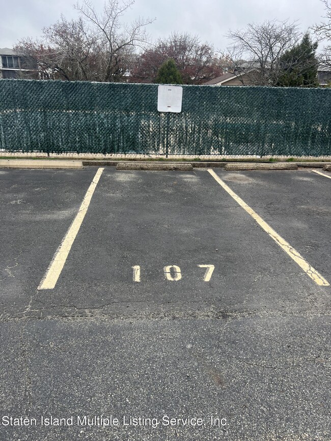 60 Daffodil Ln unit 107, Staten Island, NY 10314 - photo 3