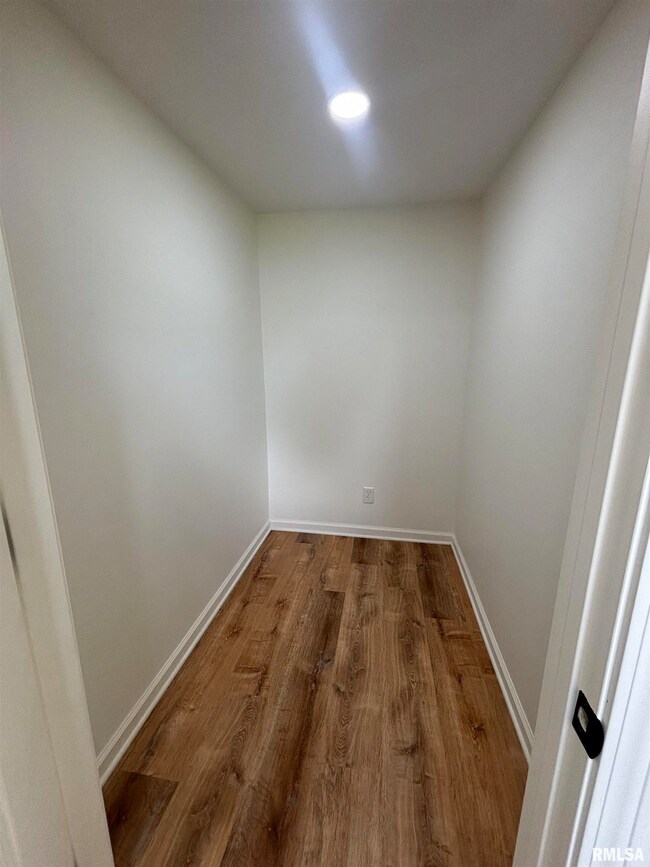 208 Dorris Dr, Metropolis, IL 62960 - photo 7