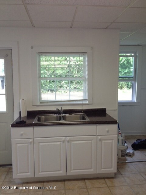 619-621 Larch St, Dunmore, PA 18509 - photo 4