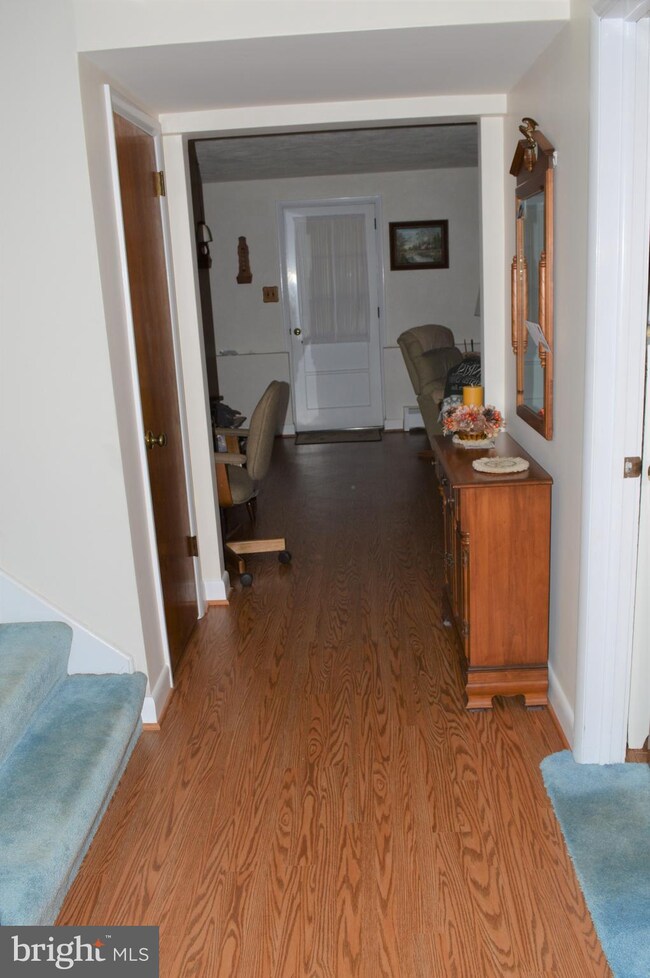 818 Lincoln Dr, Brookhaven, PA 19015 - photo 5