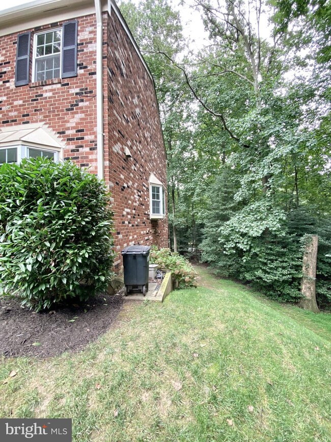 11705 Briary Branch Ct, Reston, VA 20191 - photo 2