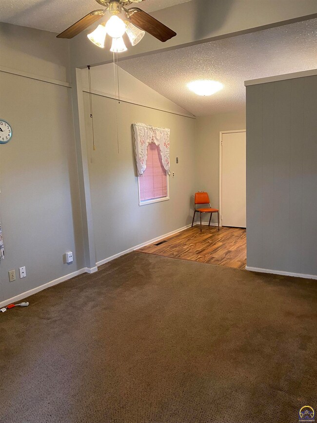 908 SW 32nd St, Topeka, KS 66611 - photo 4