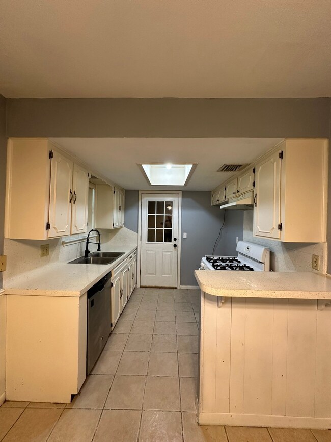 7607 Battleoak Dr, Houston, TX 77040 - photo 3