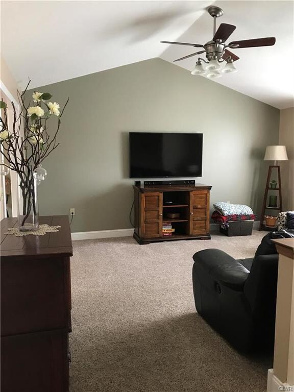 1512 Fernwood Rd, Slatington, PA 18080 - photo 3