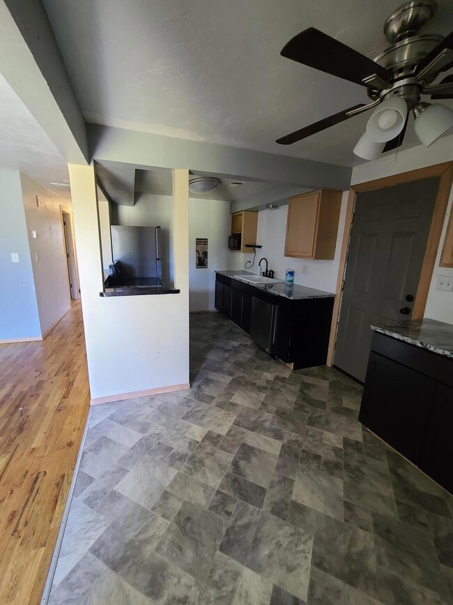 2475 Corona Ave, Medford, OR 97504 - photo 3