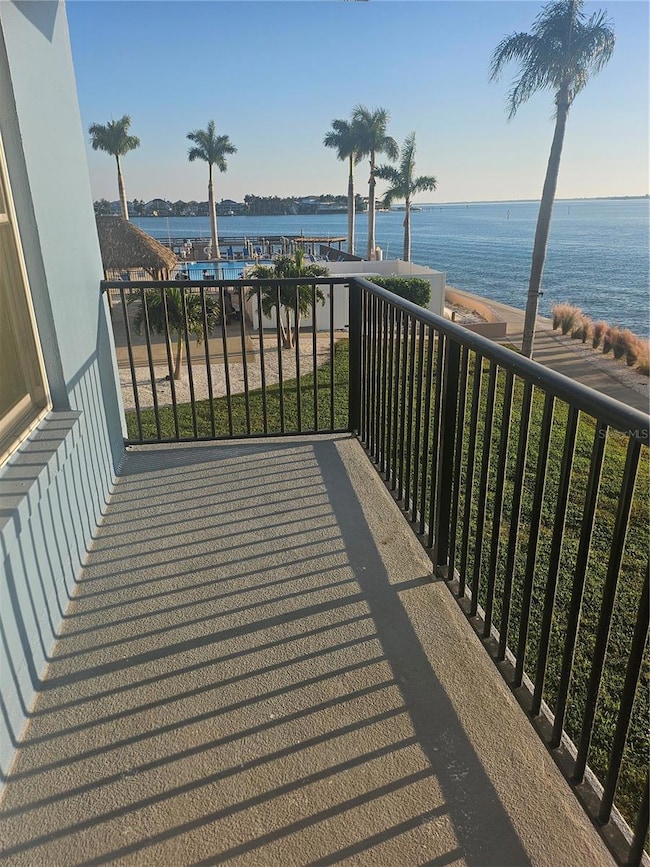 Hampshire House unit 202, Saint Petersburg, FL 33715 - photo 3