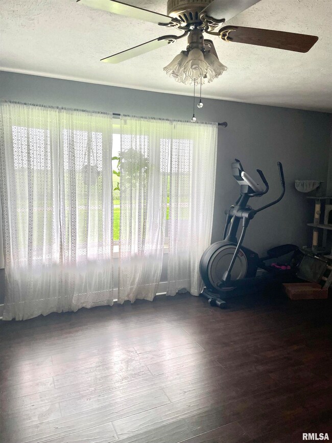 2389 Swain Rd, Jacksonville, IL 62650 - photo 7