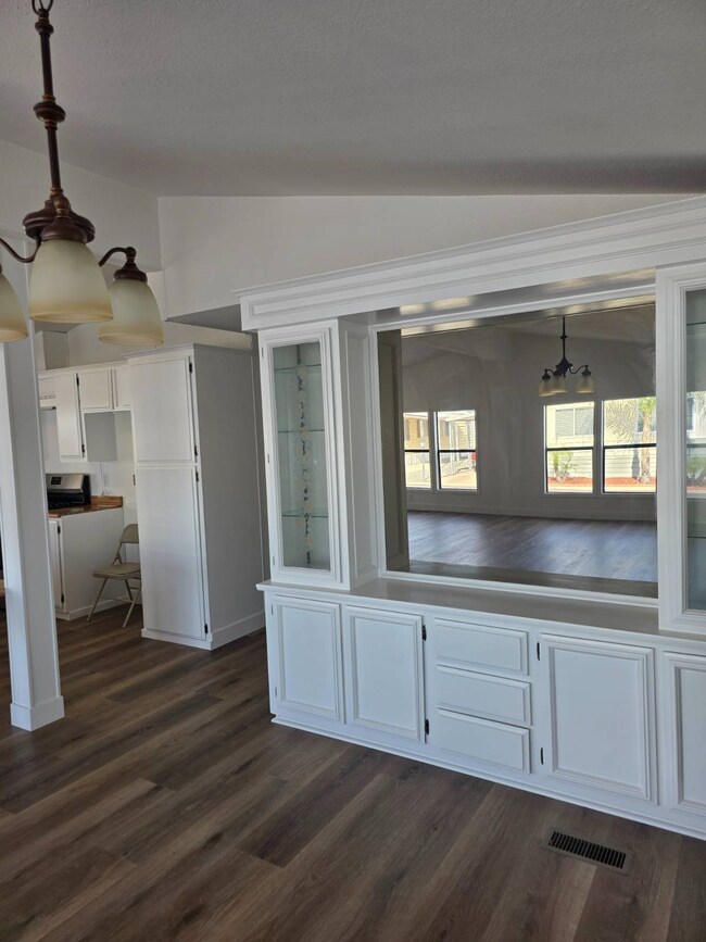 200 W San Bernardino Ave unit 3, Rialto, CA 92376 - photo 5