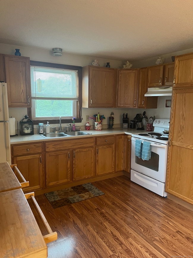 127 Plains Rd, Windham, CT 06280 - photo 3