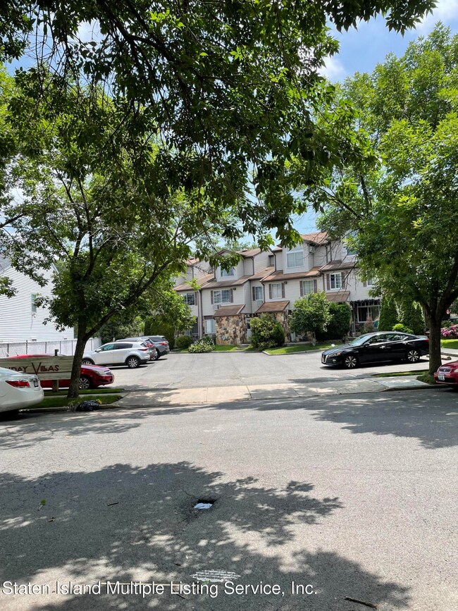 20 Croft Ct, Staten Island, NY 10306 - photo 3