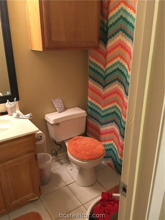 master bathroom 5' x 7'