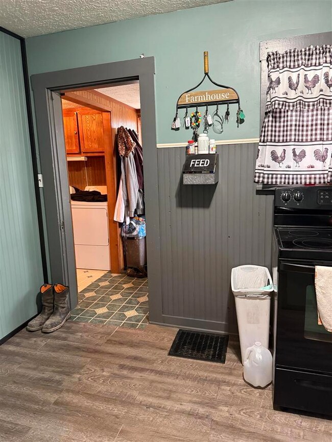 409 S 3rd St, Farmersburg, IN 47850 - photo 7