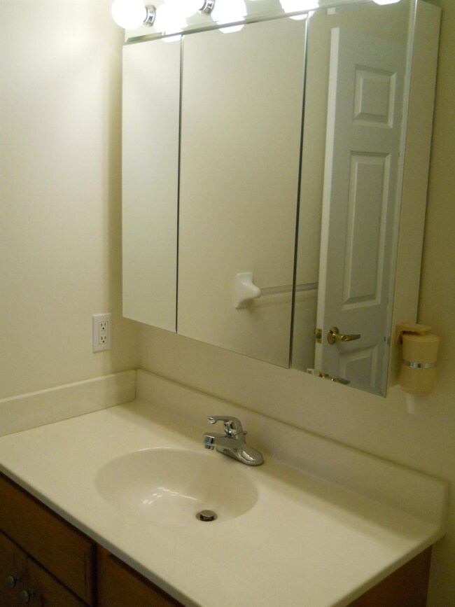 2741 Georgetowne Dr unit A1, Highland, IN 46322 - photo 7