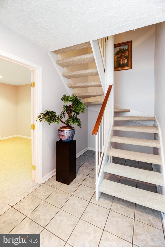 5436 Ring Dove Ln, Columbia, MD 21044 - photo 2