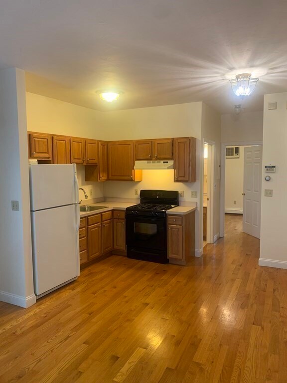 202 Hurley St, Cambridge, MA 02141 - photo 5