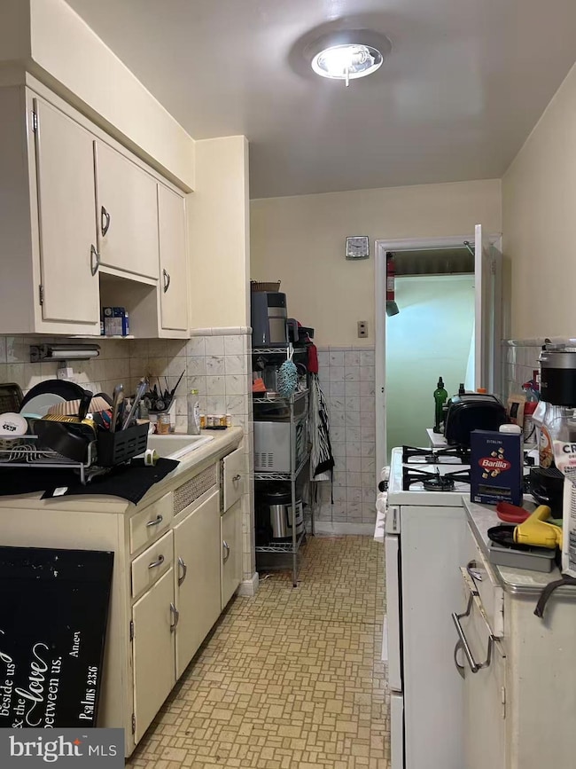 2119 Glenview St, Philadelphia, PA 19149 - photo 2