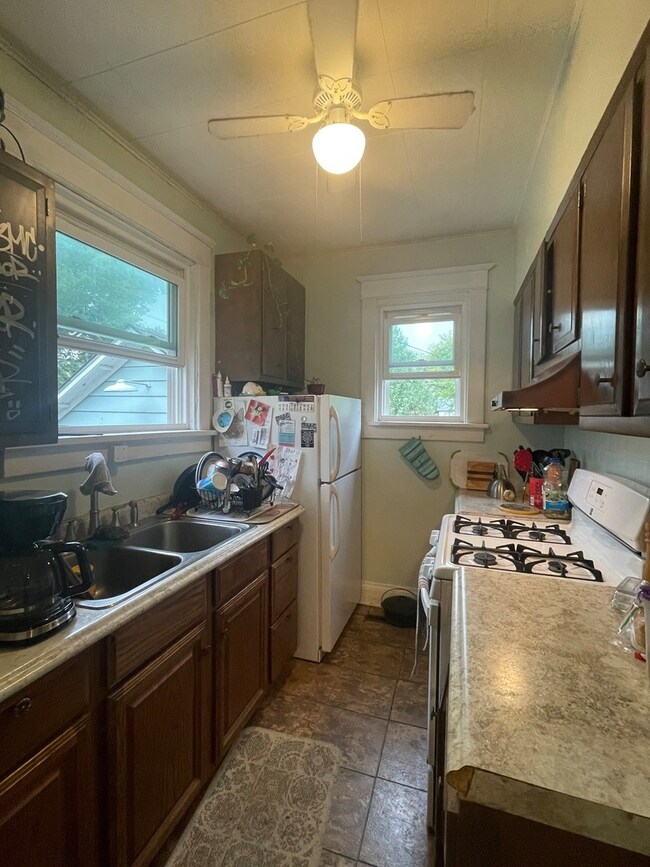 127 Stiles St, Genoa, IL 60135 - photo 5