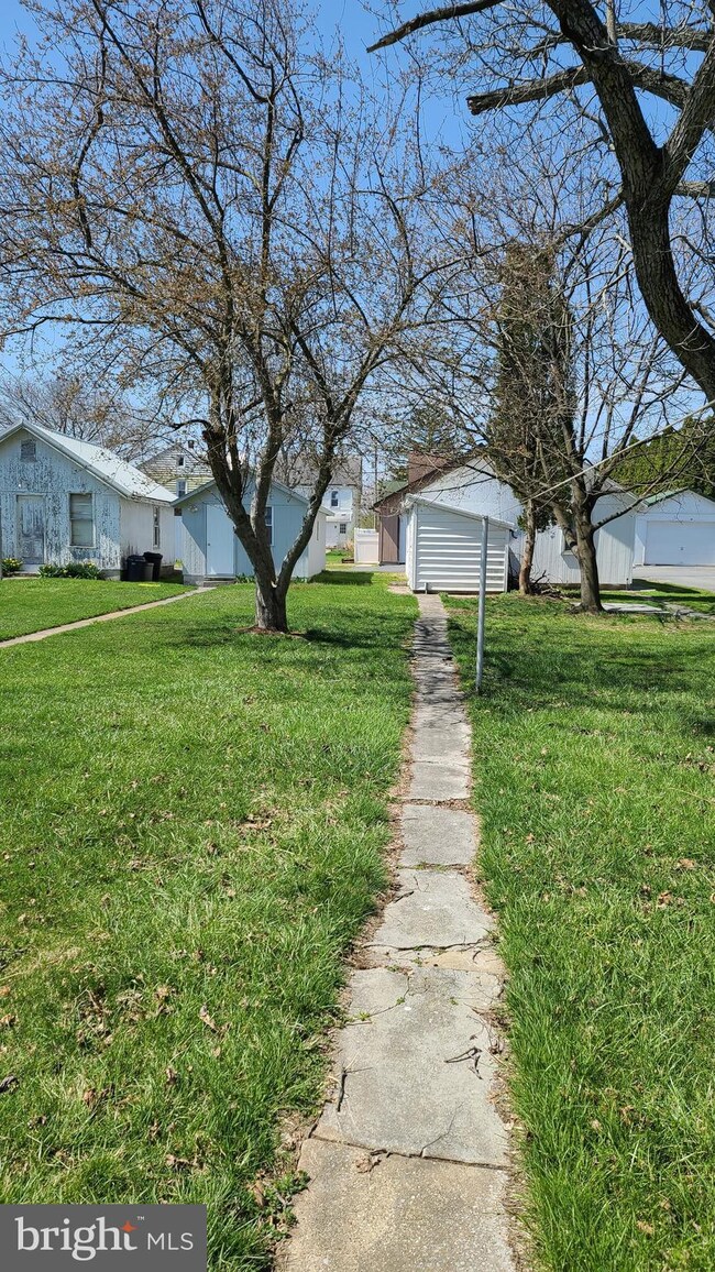 315 S Broad St, Myerstown, PA 17067 - photo 2