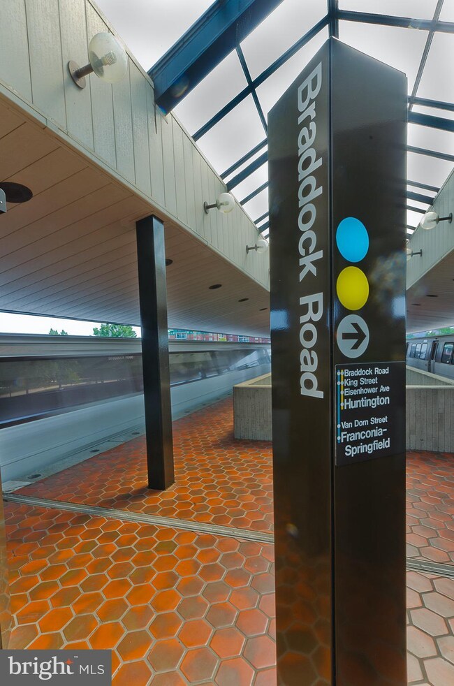 731 Massey Ln unit A, Alexandria, VA 22314 - photo 3