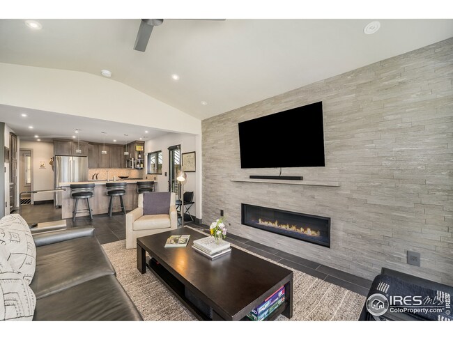 Heat & Glow Primo 5' Fireplace inset in Split Faced Limestone