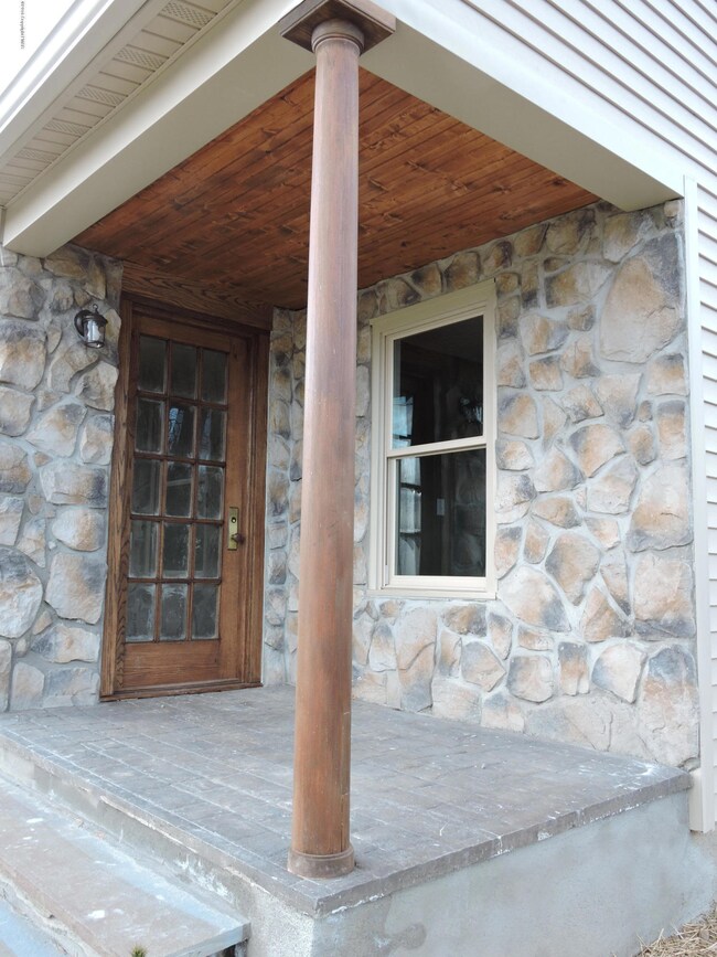 311 Colt Ln, Stroudsburg, PA 18360 - photo 3