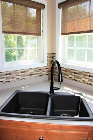 Stunning back splash and so much light coming in t