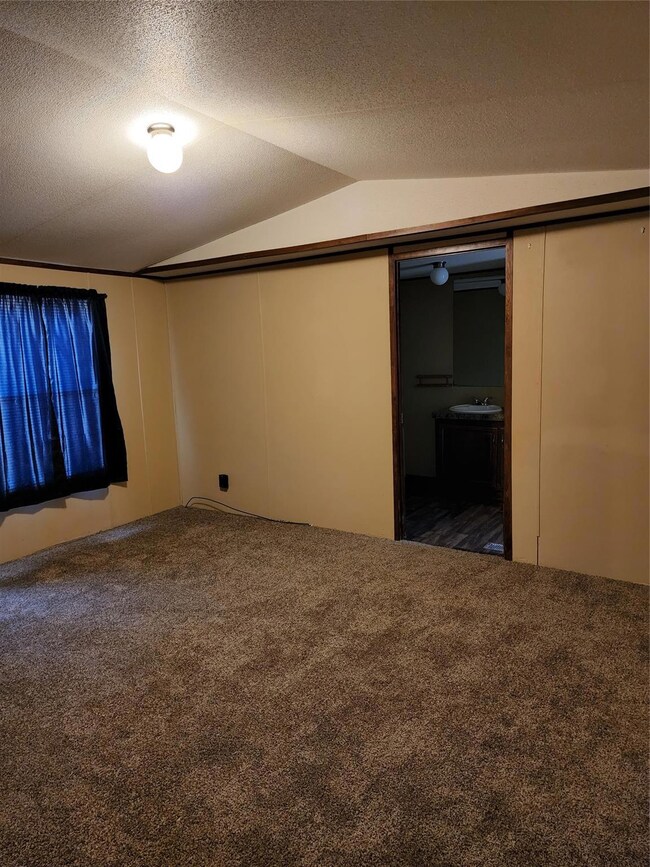 111 Highland Ct, Springtown, TX 76082 - photo 6