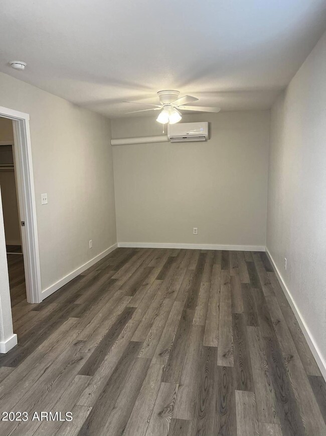 2709 E Willetta St unit 2, Phoenix, AZ 85008 - photo 3