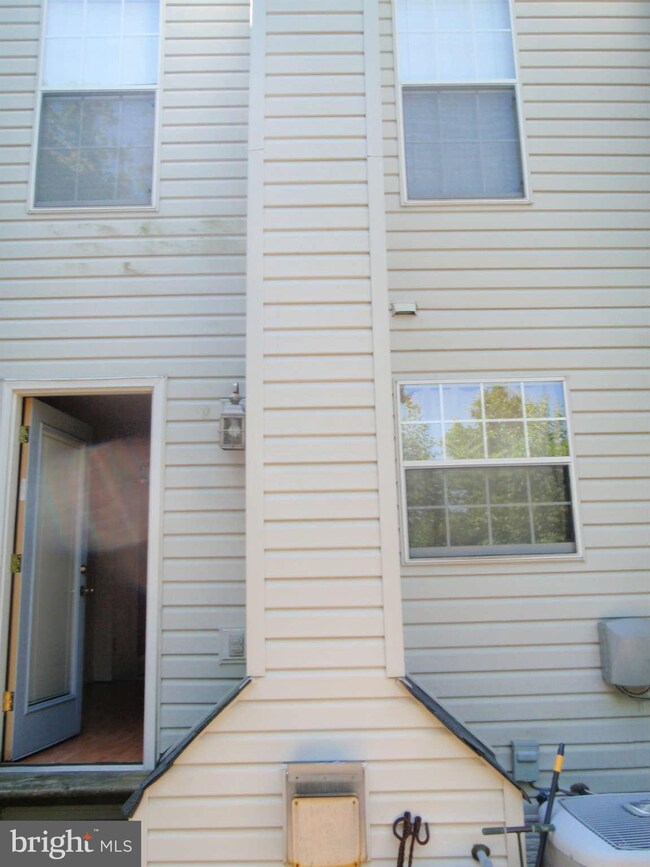 1790 Tiger Lily Cir unit 92, Woodbridge, VA 22192 - photo 3