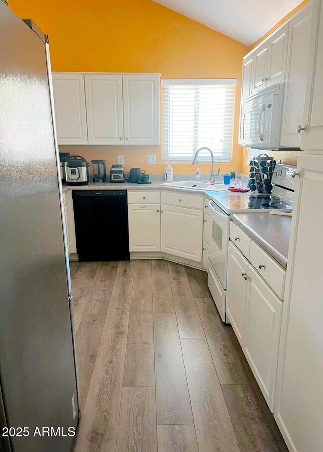 BALCOME KITCHEN 2