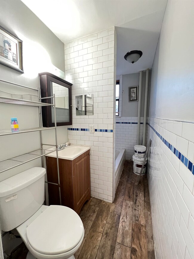 2267 Kennedy Blvd unit 7, Jc, Bergen-Lafayett, NJ 07304 - photo 4