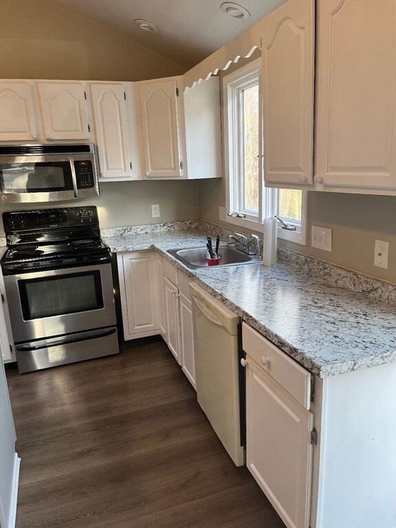 944 Washington St unit 2, Franklin, MA 02038 - photo 4