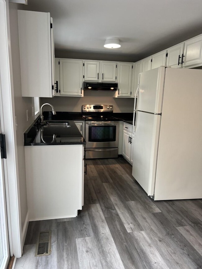 70 Beech Hill Ave unit 6, Manchester, NH 03103 - photo 4