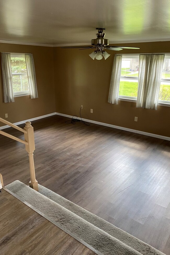 127 Clark St, Chenoa, IL 61726 - photo 4