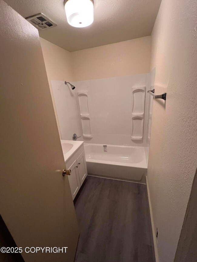 1900 W 32nd Ave unit B, Anchorage, AK 99517 - photo 4