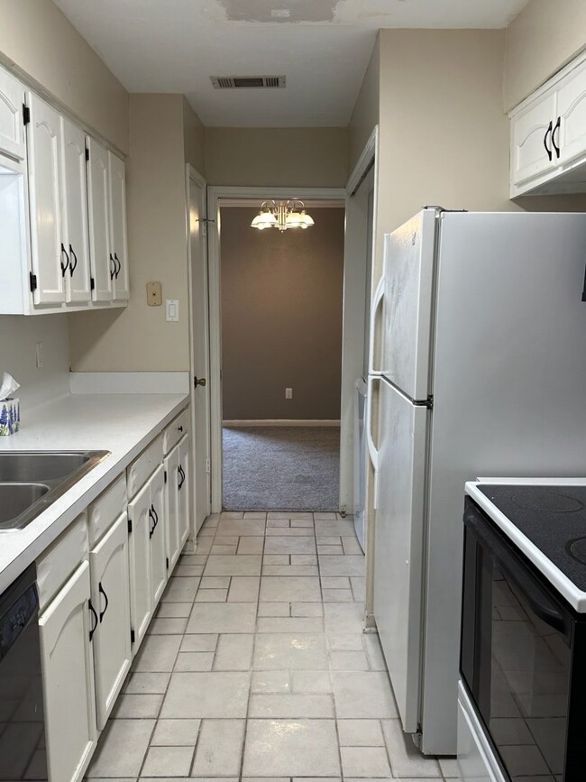 5762 Maple Hill Dr, Houston, TX 77088 - photo 2