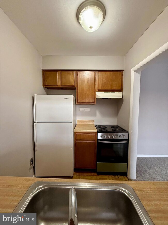 8125 W Chester Pike unit C7, Upper Darby, PA 19082 - photo 6