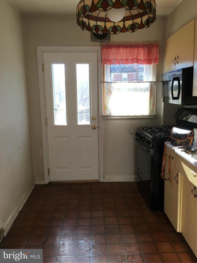 1337 Cedarcroft Rd, Baltimore, MD 21239 - photo 5