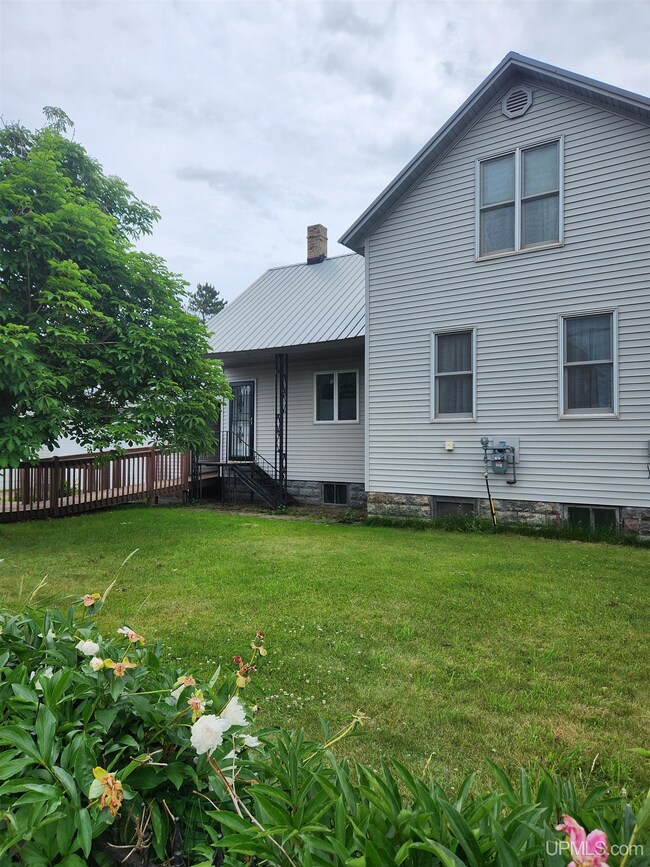 100 E Iron St unit 1, Bessemer, MI 49911 - photo 4