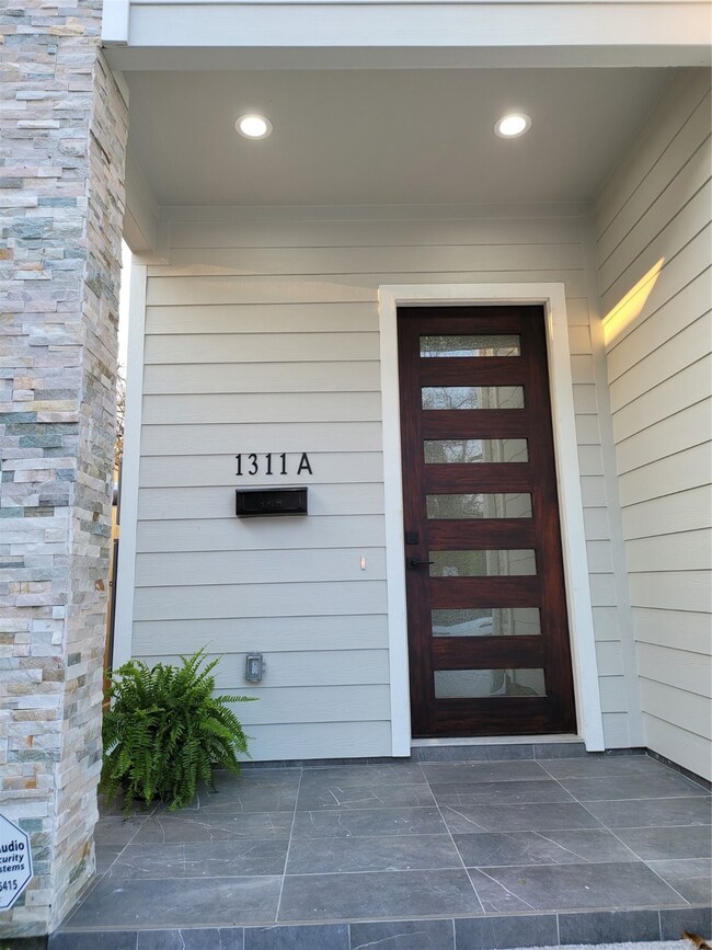 1311 Hamblen St unit A, Houston, TX 77009 - photo 3