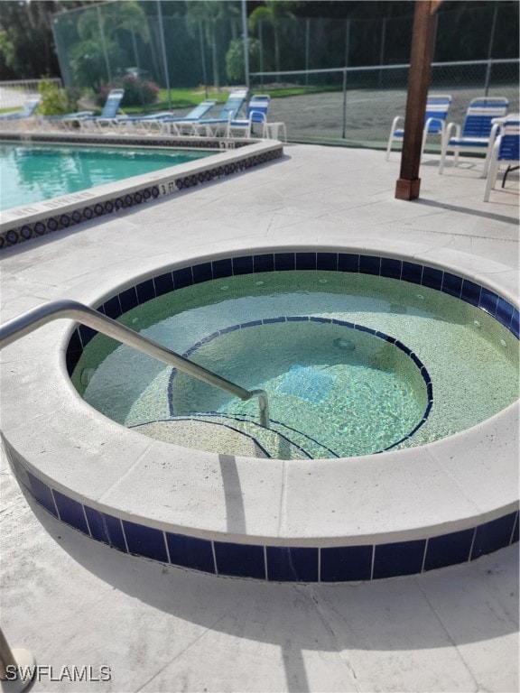 Spa next to Pool