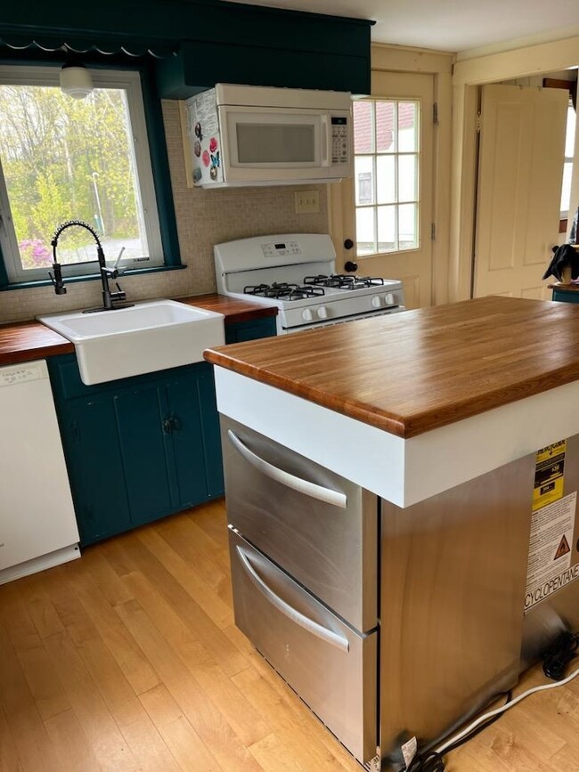 11 Robbins Rd, Fitzwilliam, NH 03447 - photo 5