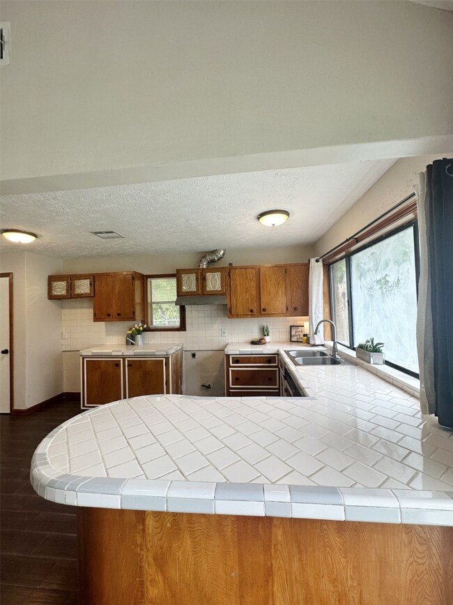 2509 Wall St, Houston, TX 77088 - photo 7