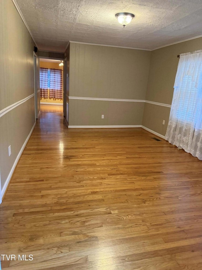 1324 Hillside Dr, Elizabethton, TN 37643 - photo 2