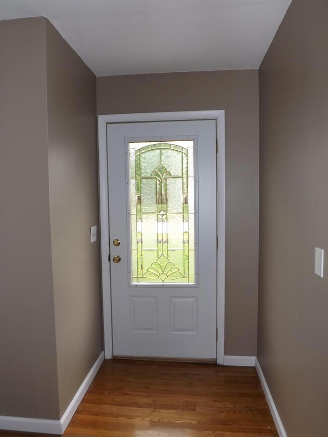 511 Mckellar Dr, Manchester, TN 37355 - photo 3