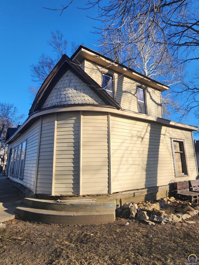 303 E Perry St, Rossville, KS 66533 - photo 4