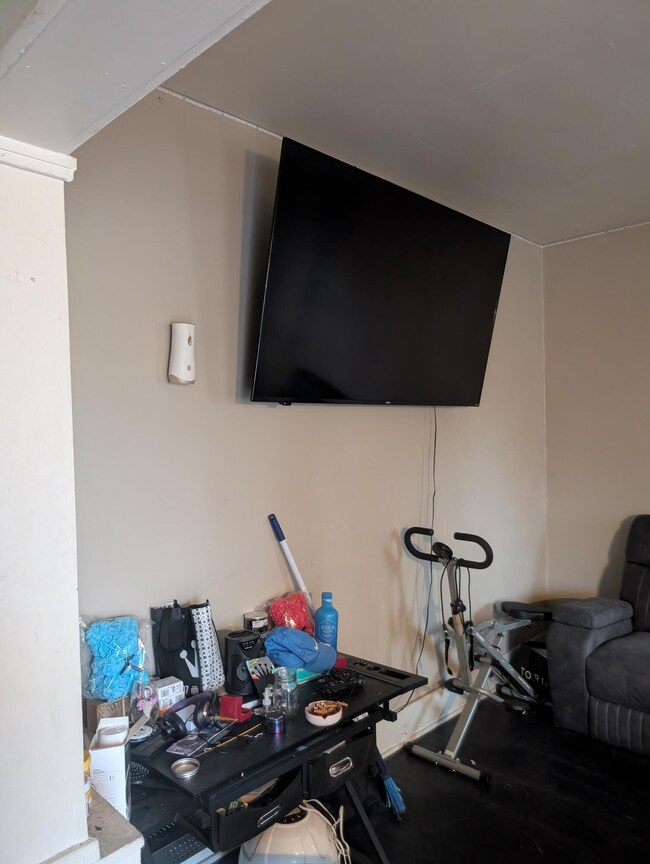 9142 Isham, Detroit, MI 48213 - photo 4